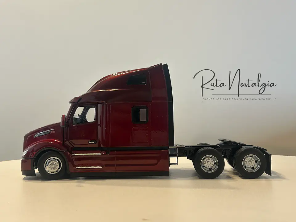 Camión Peterbilt 579 UltraLoft | Diecast Masters 1:32 2