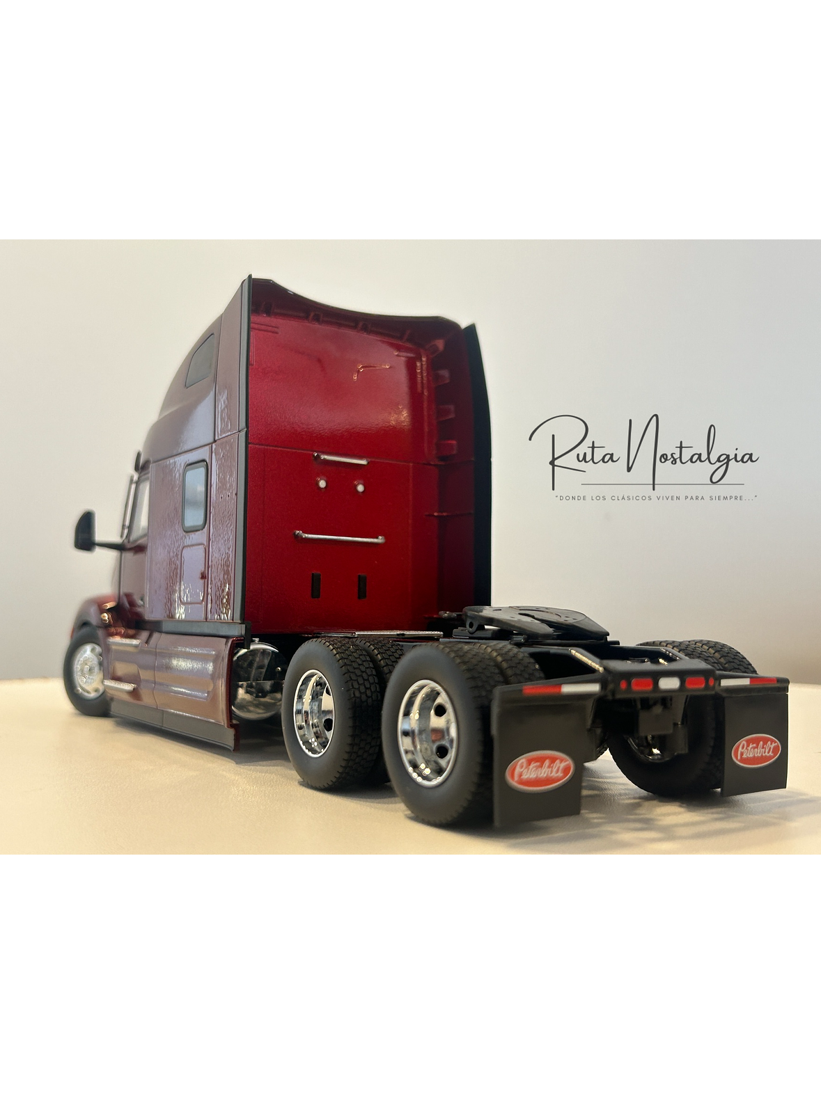 Peterbilt 579 UltraLoft 1:32 Diecast Masters – Camión americano de carretera | Ruta Nostalgia Chile 3