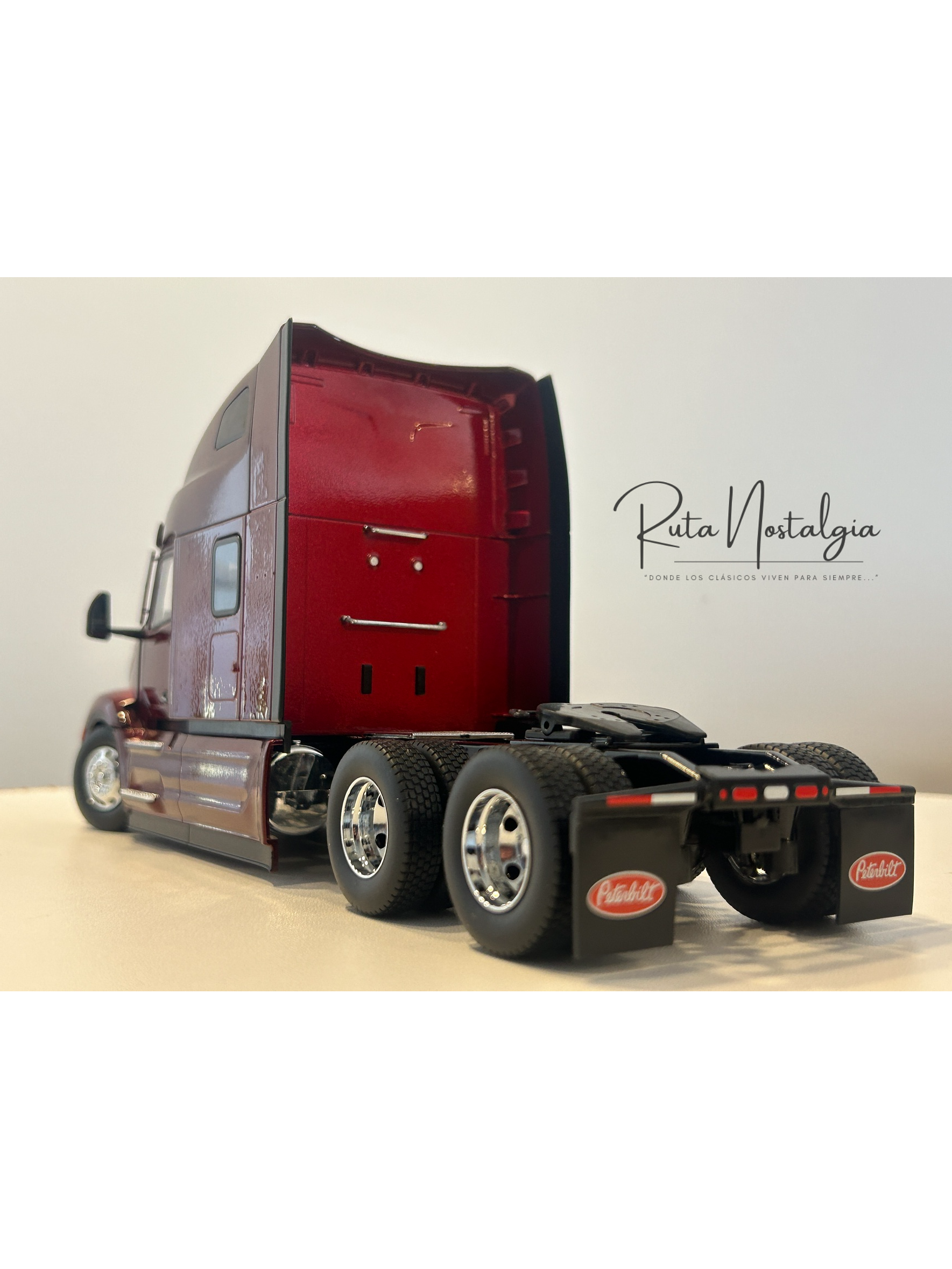 Peterbilt 579 UltraLoft 1:32 Diecast Masters – Camión americano de carretera | Ruta Nostalgia Chile 3