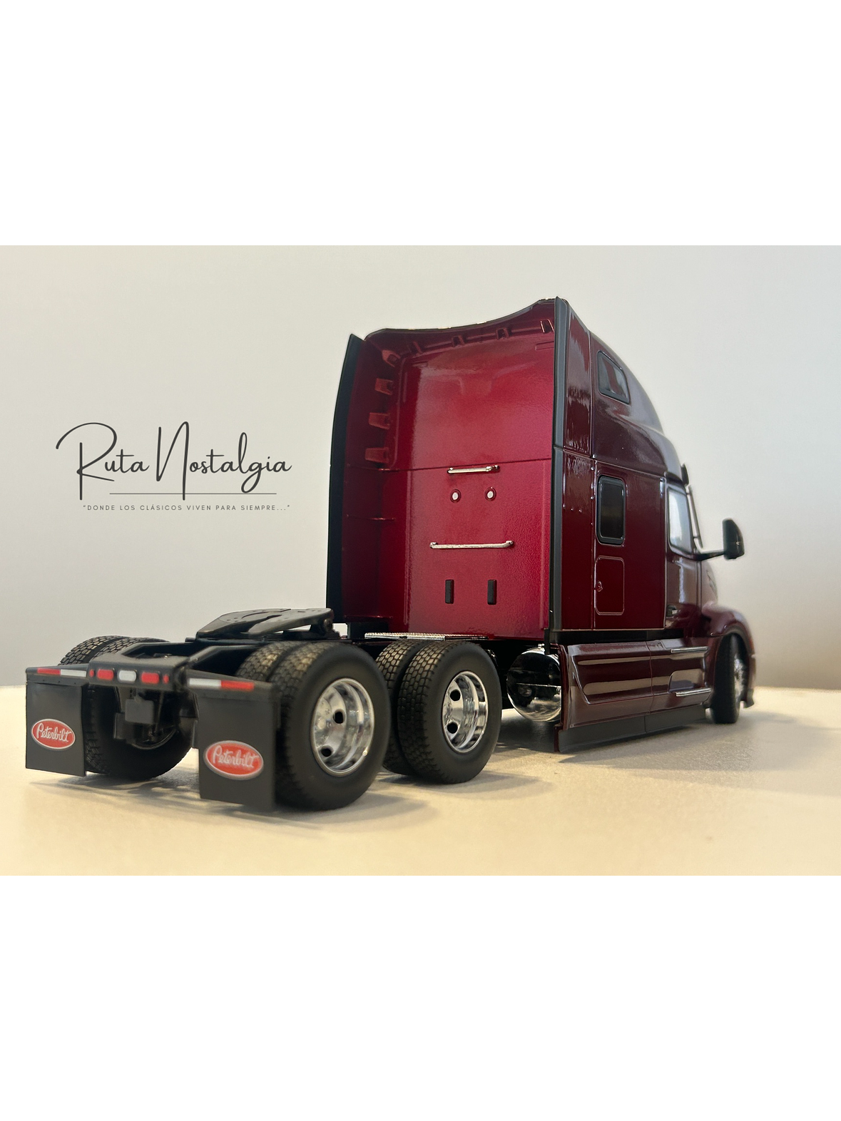 Peterbilt 579 UltraLoft 1:32 Diecast Masters – Camión americano de carretera | Ruta Nostalgia Chile 4