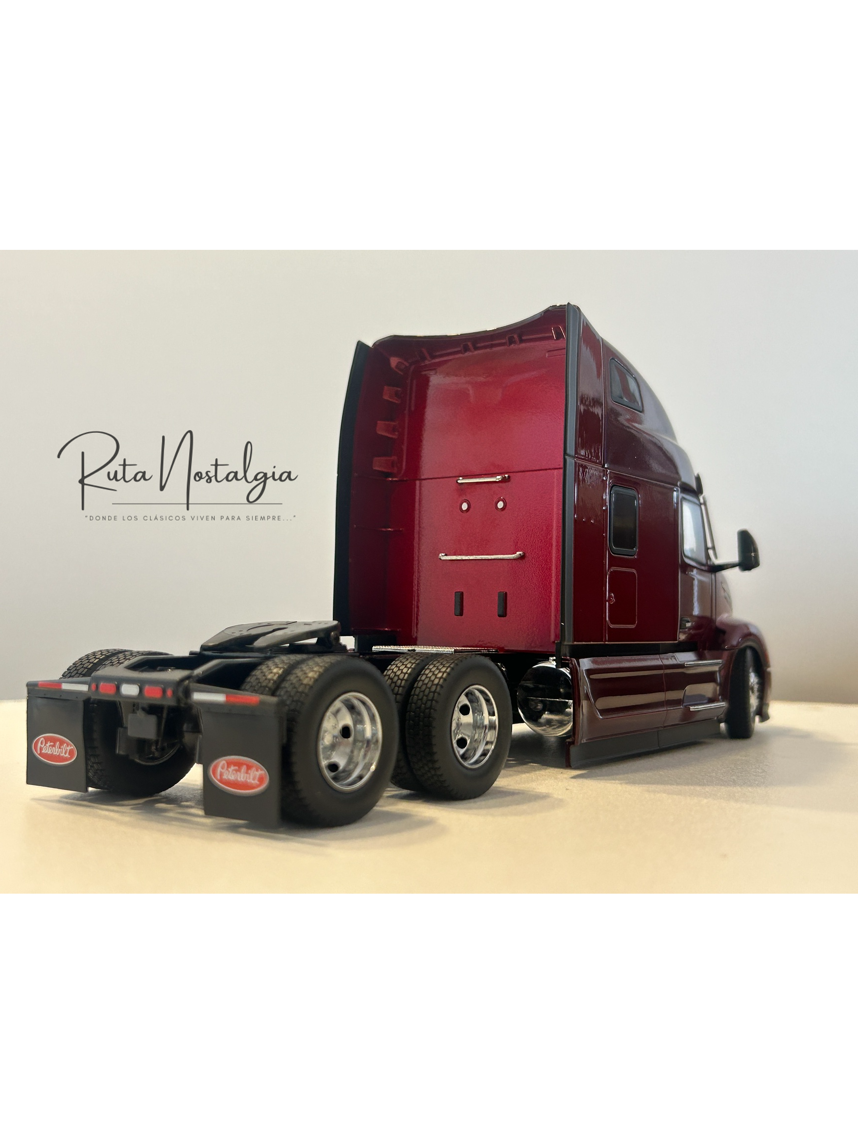 Peterbilt 579 UltraLoft 1:32 Diecast Masters – Camión americano de carretera | Ruta Nostalgia Chile 4