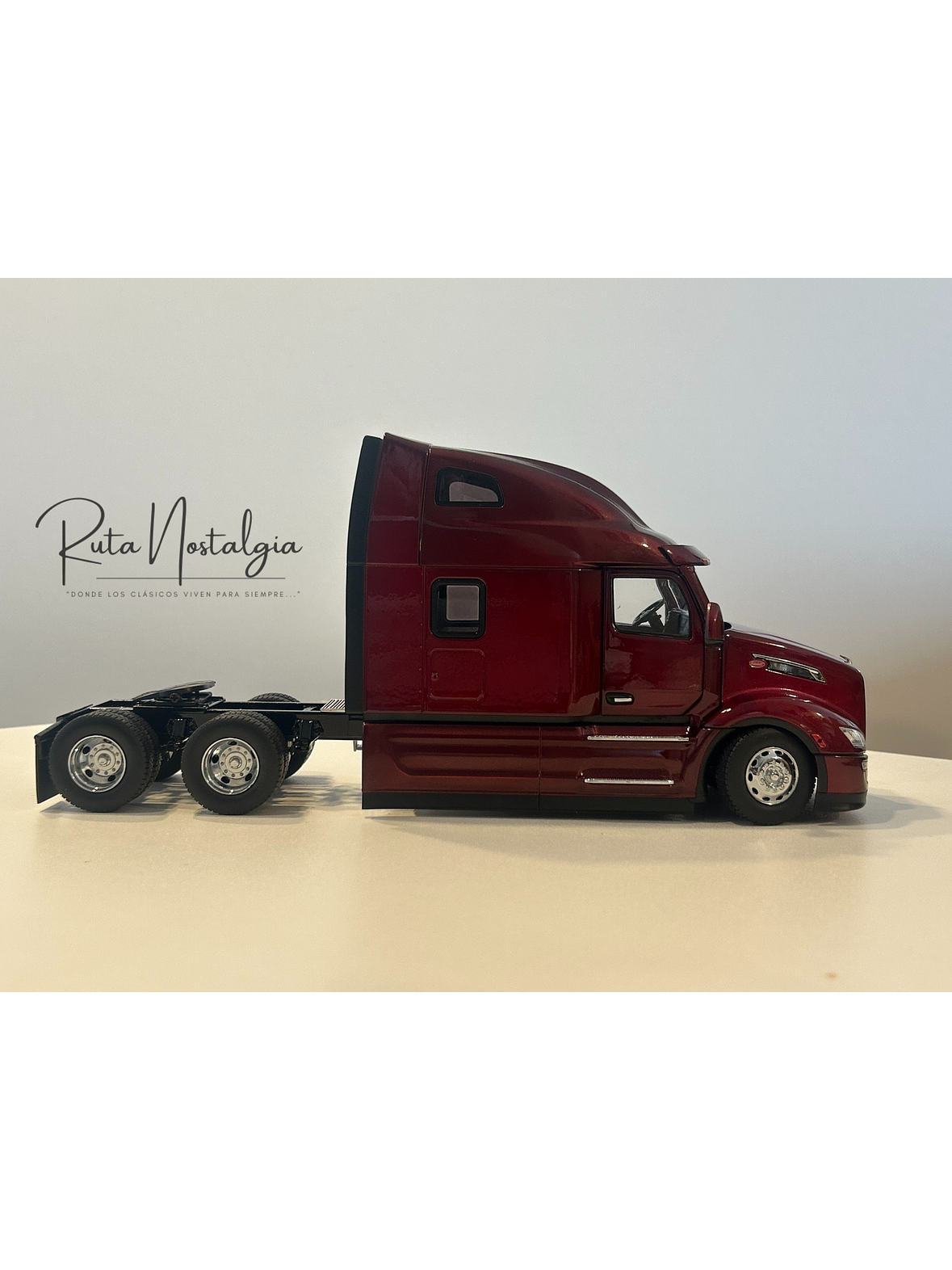 Peterbilt 579 UltraLoft 1:32 Diecast Masters – Camión americano de carretera | Ruta Nostalgia Chile 5