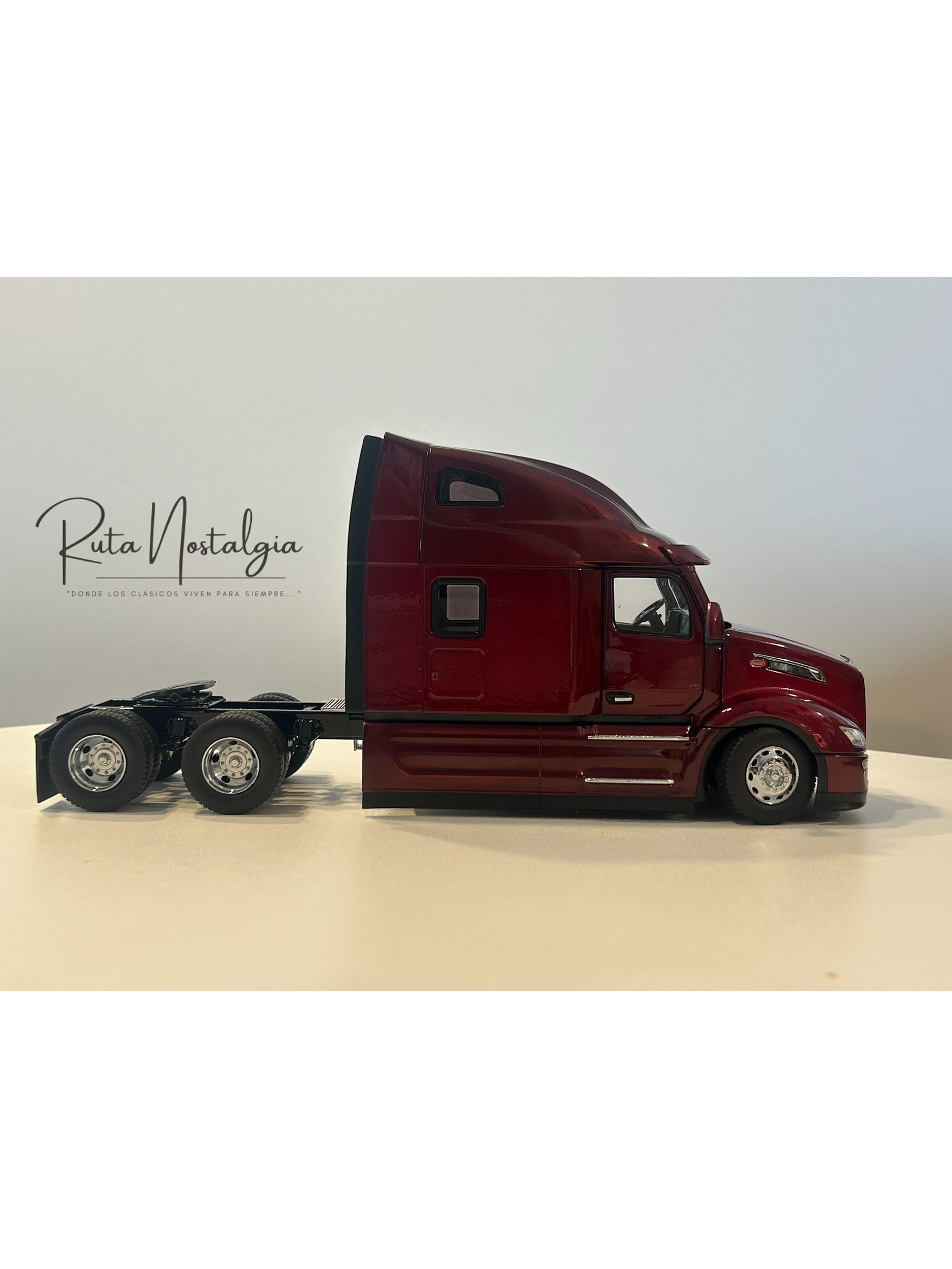 Peterbilt 579 UltraLoft 1:32 Diecast Masters – Camión americano de carretera | Ruta Nostalgia Chile 5