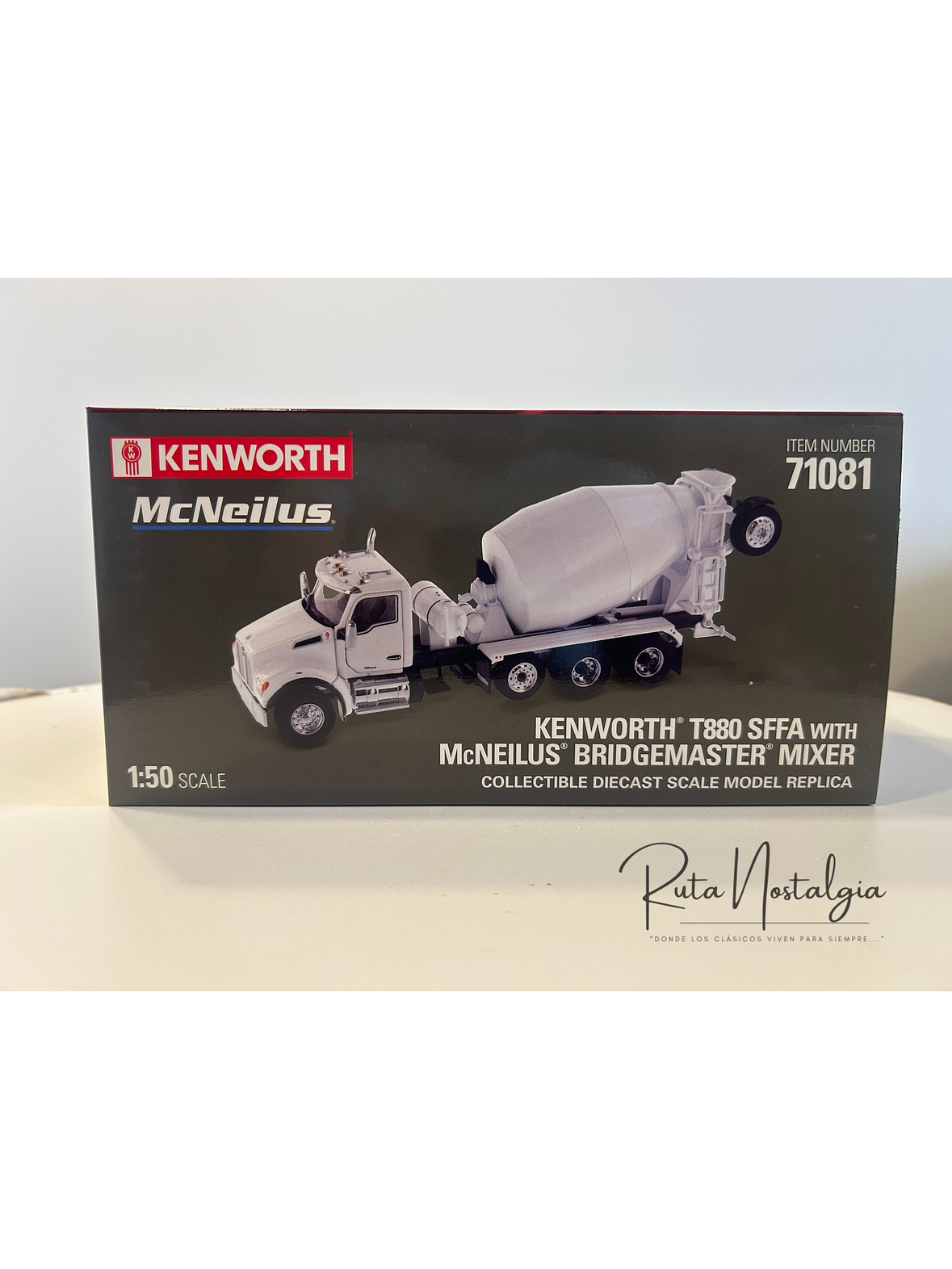 Kenworth T880 Mixer McNeilus BridgeMaster 1:50 Diecast Masters | Camión hormigonero blanco de colección 11