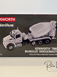 Kenworth T880 Mixer McNeilus BridgeMaster 1:50 Diecast Masters | Camión hormigonero blanco de colección - Miniatura 11