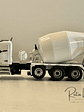 Kenworth T880 Mixer McNeilus BridgeMaster 1:50 Diecast Masters | Camión hormigonero blanco de colección - Miniatura 9