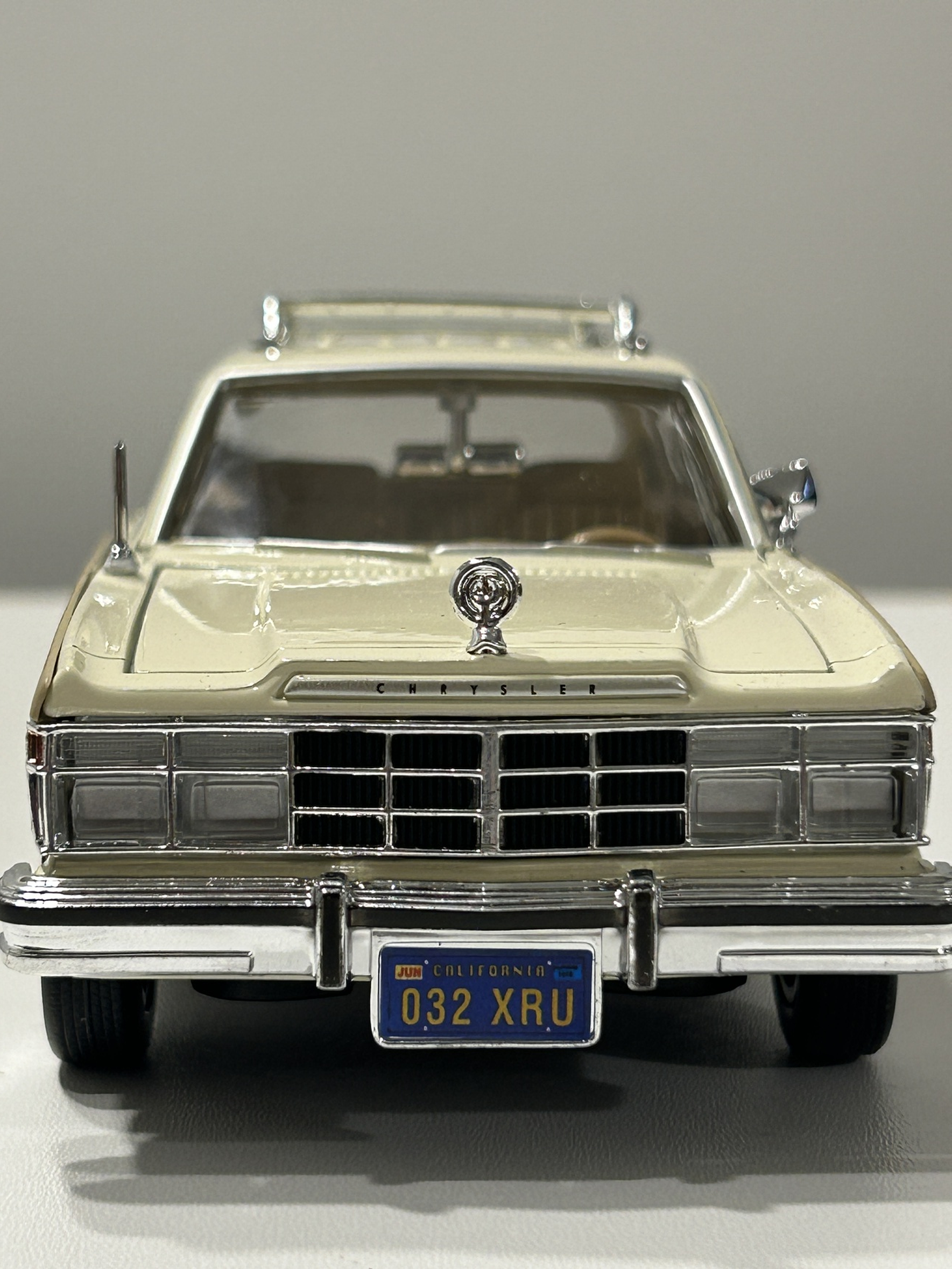 Chrysler LeBaron Town & Country 1979 beige 1:24 Motormax – Station wagon clásica americana 4