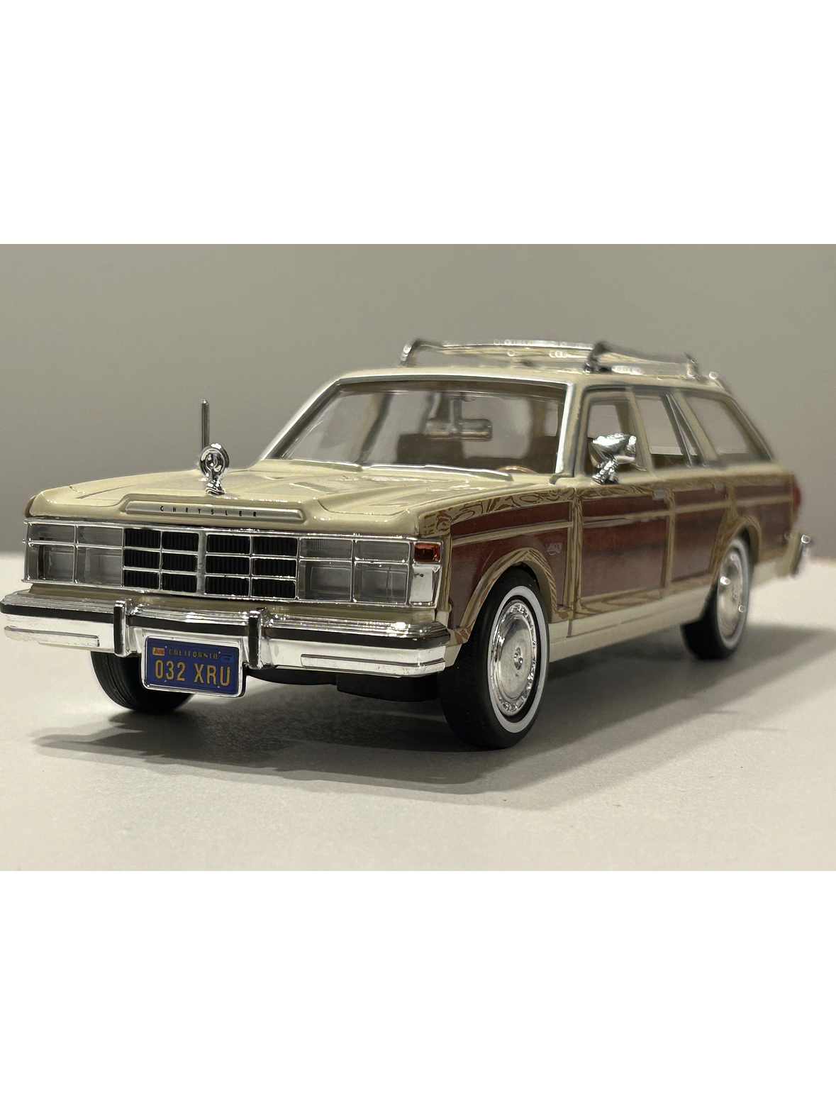 Chrysler LeBaron Town & Country 1979 beige 1:24 Motormax – Station wagon clásica americana 2