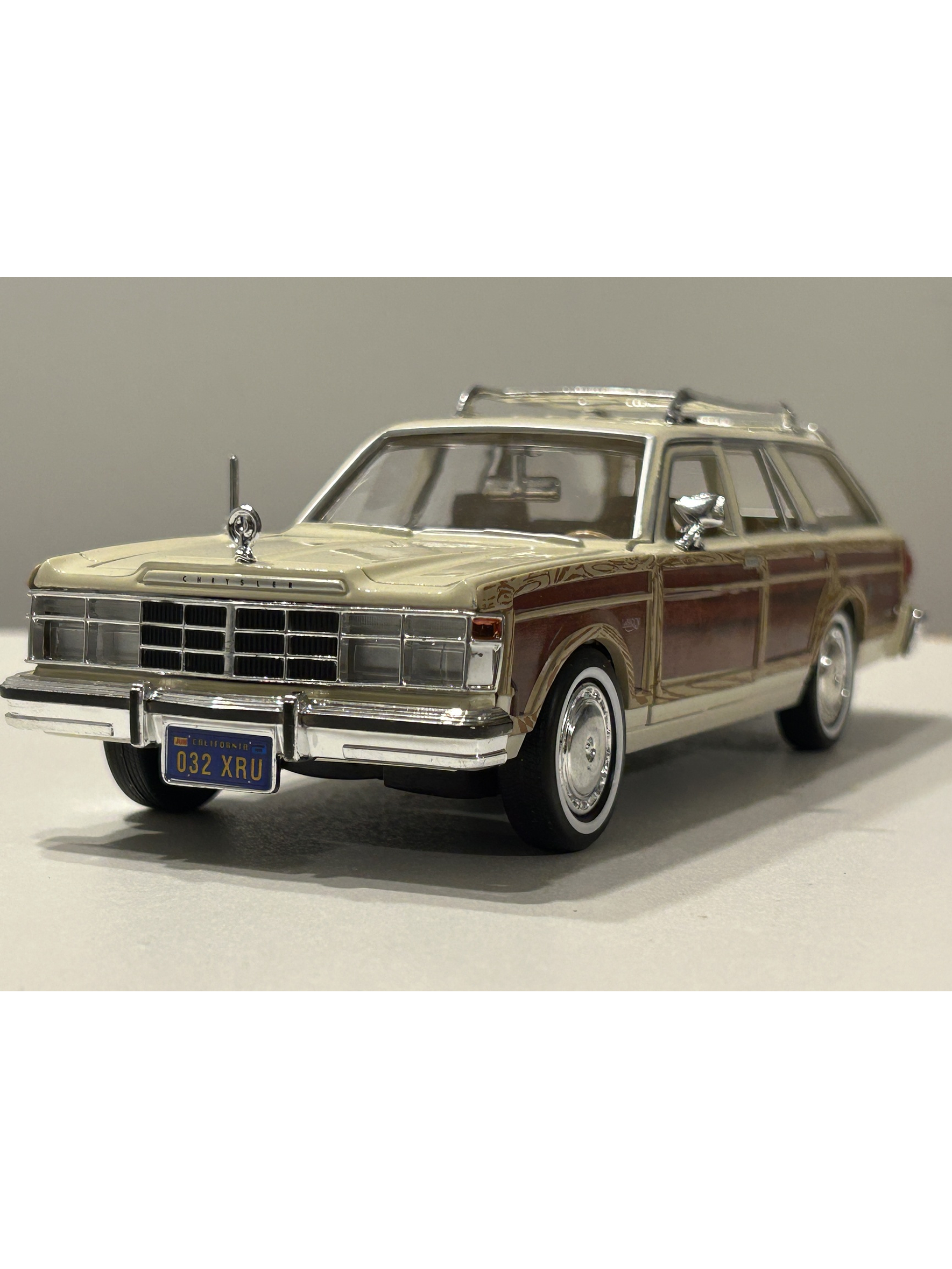 Chrysler LeBaron Town & Country 1979 beige 1:24 Motormax – Station wagon clásica americana 2