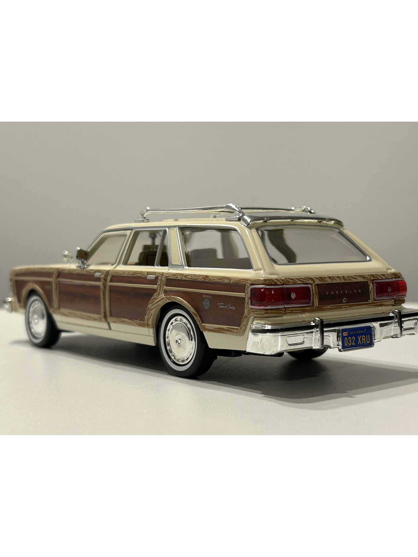 Chrysler LeBaron Town & Country 1979 beige 1:24 Motormax – Station wagon clásica americana 8