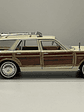 Chrysler LeBaron Town & Country 1979 beige 1:24 Motormax – Station wagon clásica americana - Miniatura 6
