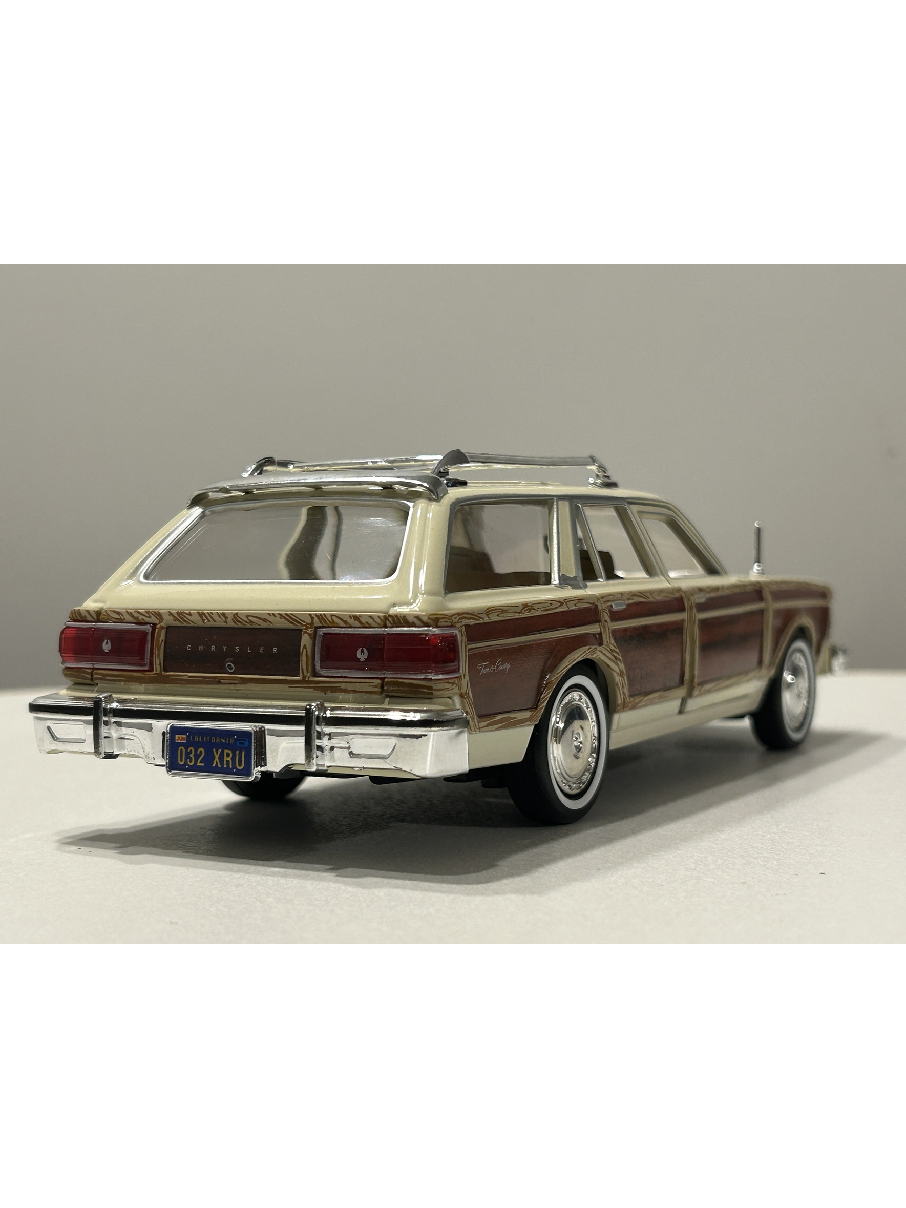 Chrysler LeBaron Town & Country 1979 beige 1:24 Motormax – Station wagon clásica americana 7