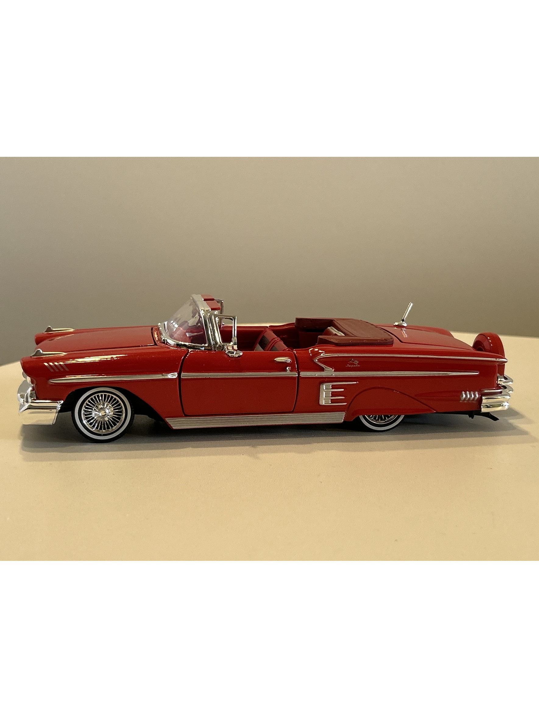 Chevrolet Impala Convertible 1958 rojo 1:24 Motormax – Clásico americano Timeless Legends en Chile 7