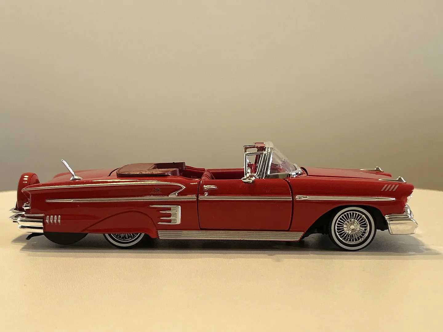 Auto Chevrolet Impala Convertible 1958 | Motormax 1:24 3