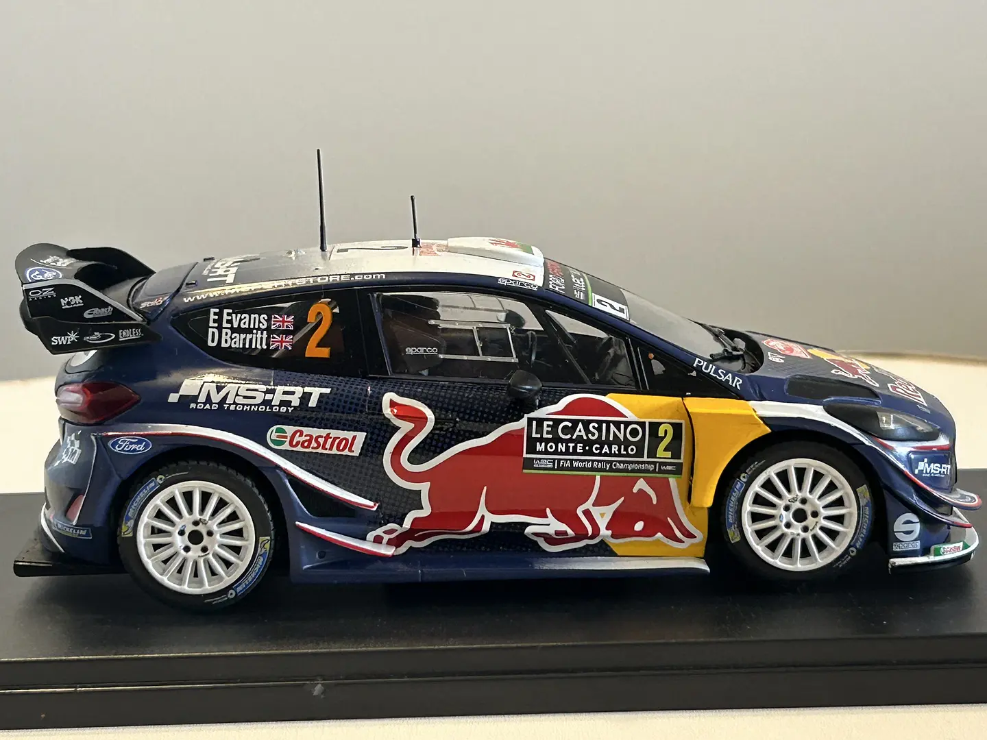 Auto Ford Fiesta WRC Red Bull 2018 IXO Escala 1:24 4