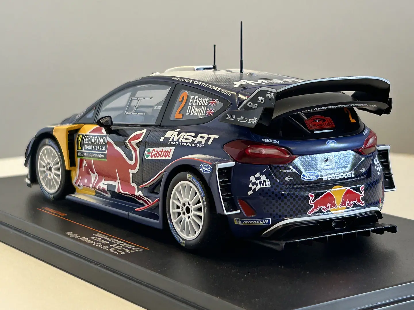 Auto Ford Fiesta WRC Red Bull 2018 IXO Escala 1:24 6