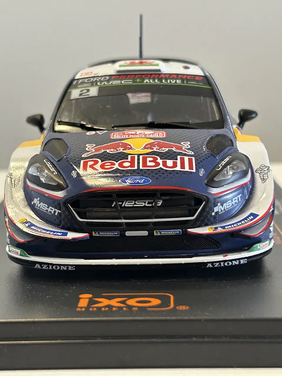 Auto Ford Fiesta WRC Red Bull 2018 IXO Escala 1:24 2