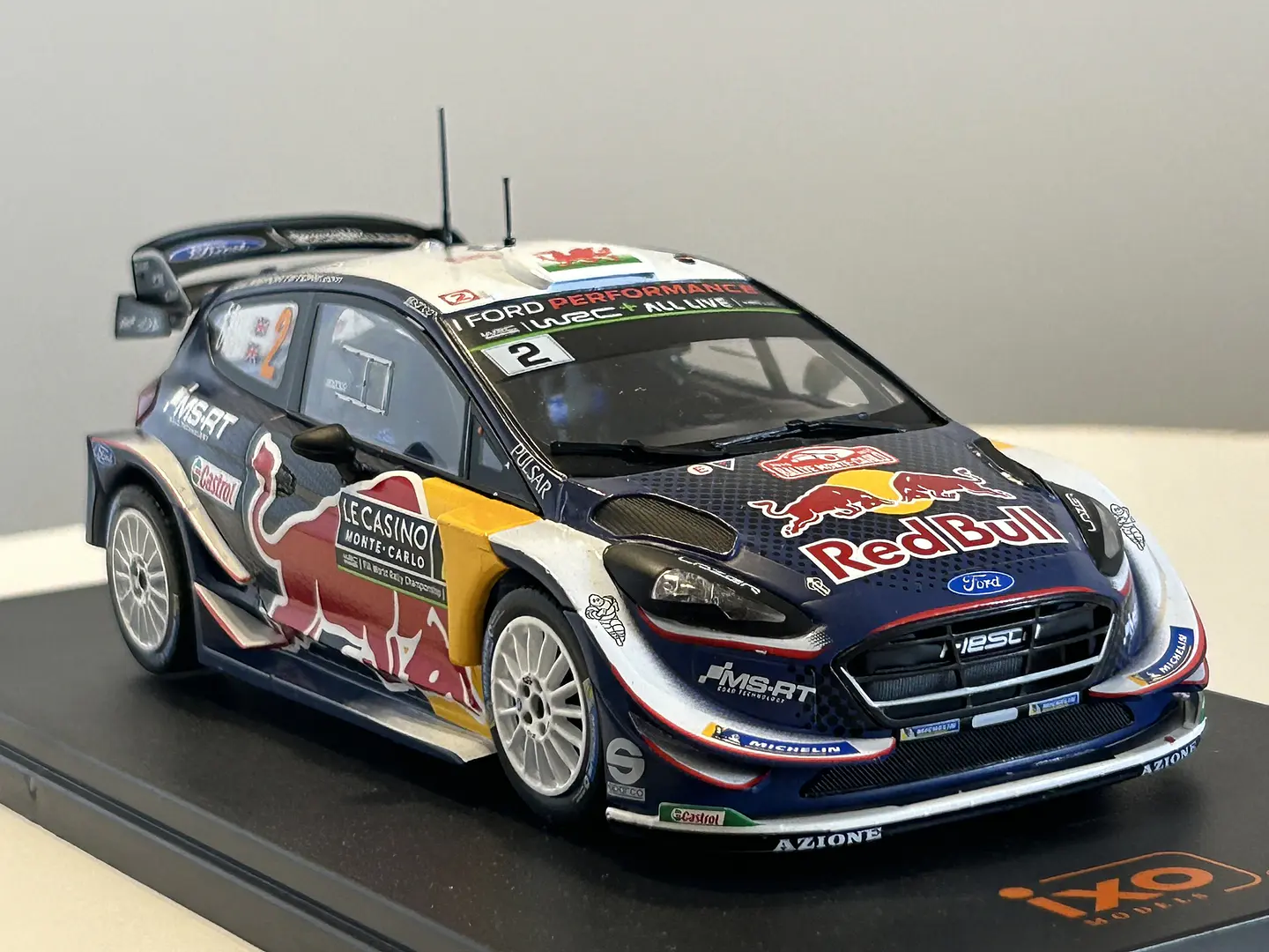 Auto Ford Fiesta WRC Red Bull 2018 IXO Escala 1:24 3
