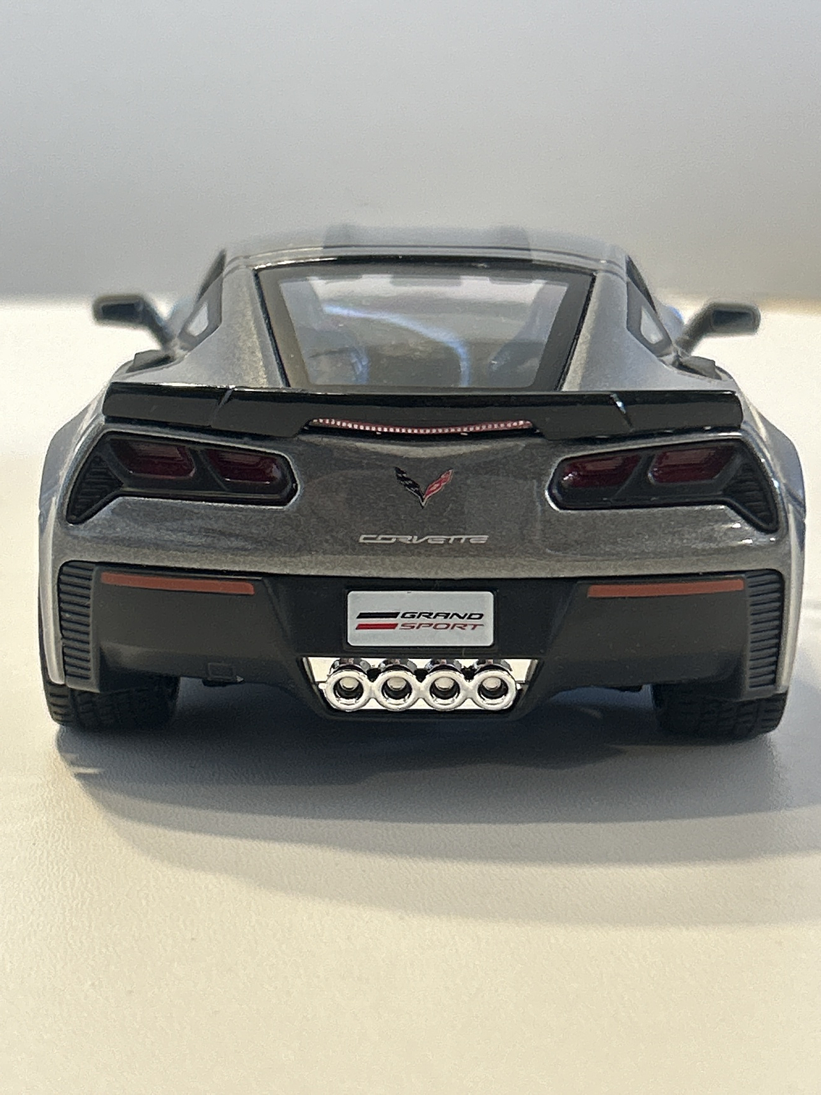 Maisto 1:24 2017 Corvette Grand Sport gris metálico – Deportivo americano C7 para coleccionistas en Chile 6