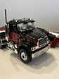 Mack Granite con Rampla Lowboy First Gear 1:34 – Camión americano de carga pesada para coleccionistas y camioneros - Miniatura 8