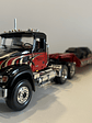 Mack Granite con Rampla Lowboy First Gear 1:34 – Camión americano de carga pesada para coleccionistas y camioneros - Miniatura 3