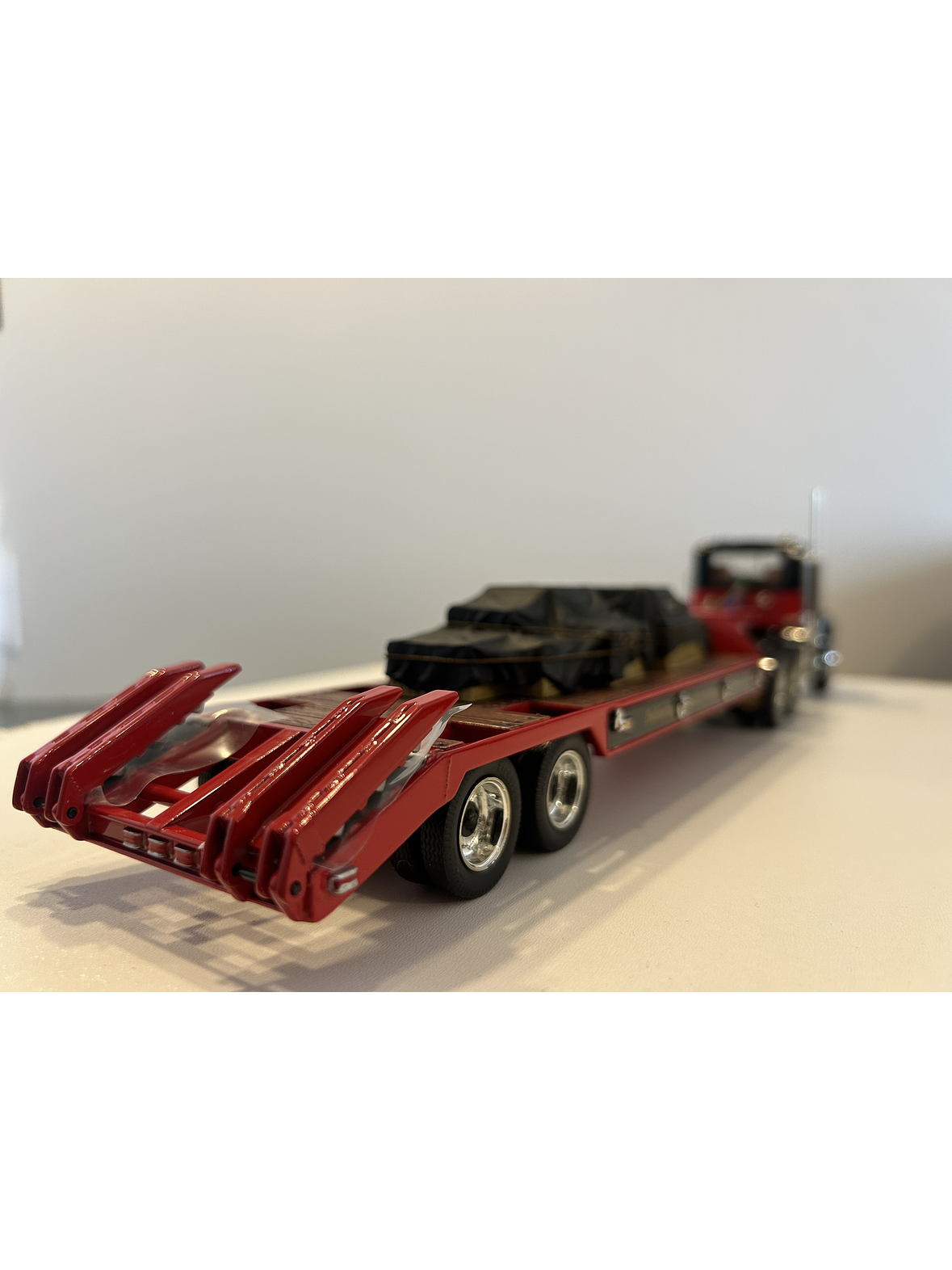 Mack Granite con Rampla Lowboy First Gear 1:34 – Camión americano de carga pesada para coleccionistas y camioneros 6