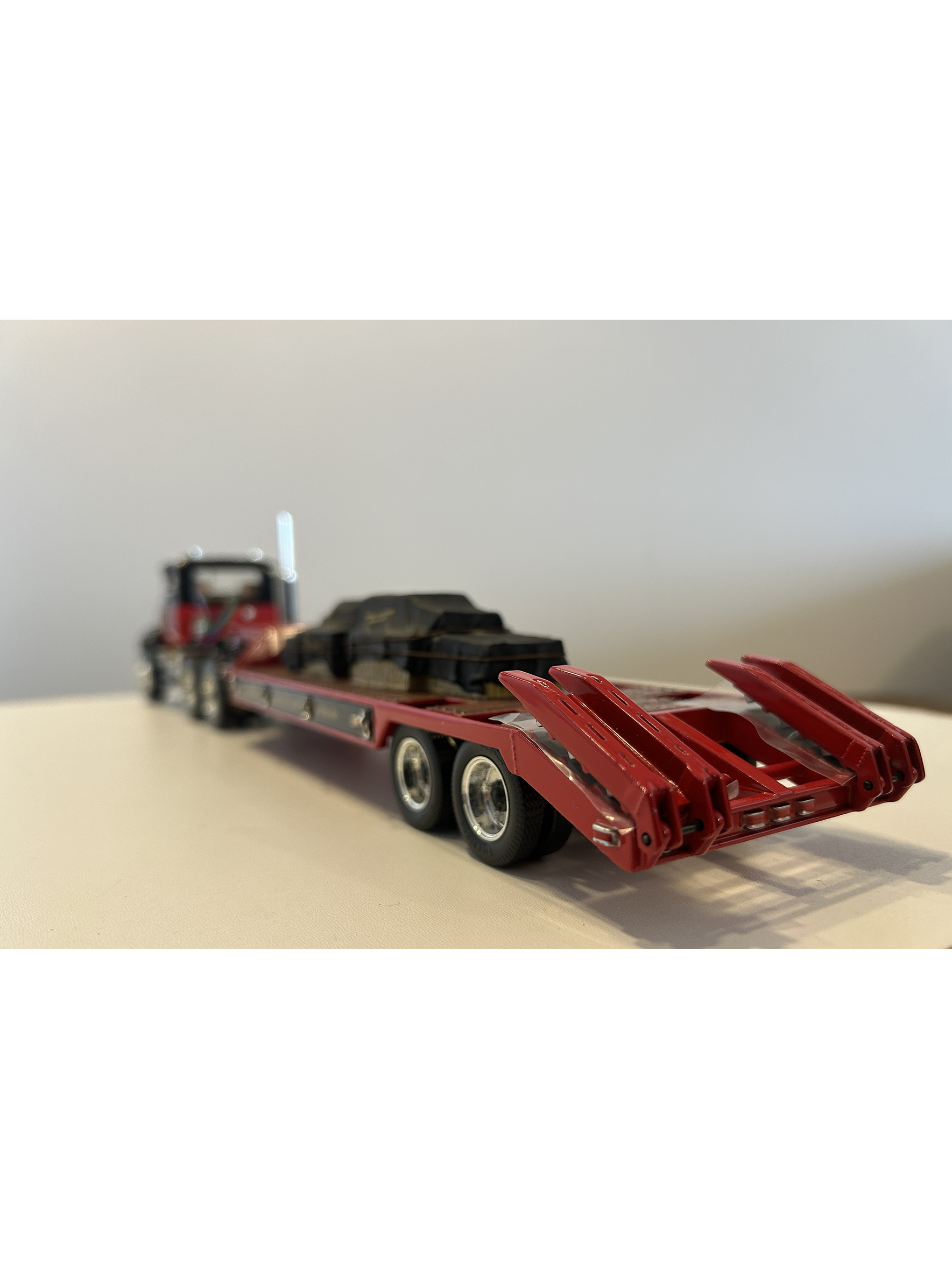 Mack Granite con Rampla Lowboy First Gear 1:34 – Camión americano de carga pesada para coleccionistas y camioneros 5