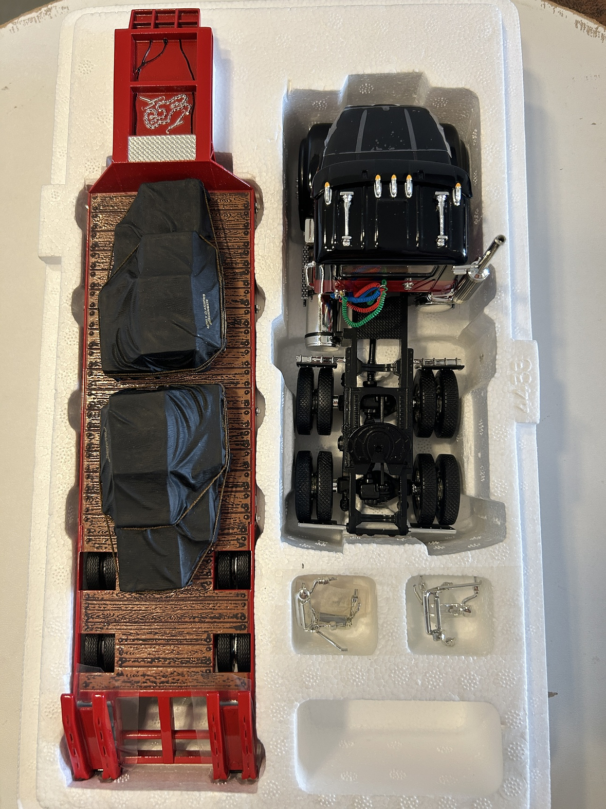 Mack Granite con Rampla Lowboy First Gear 1:34 – Camión americano de carga pesada para coleccionistas y camioneros 10