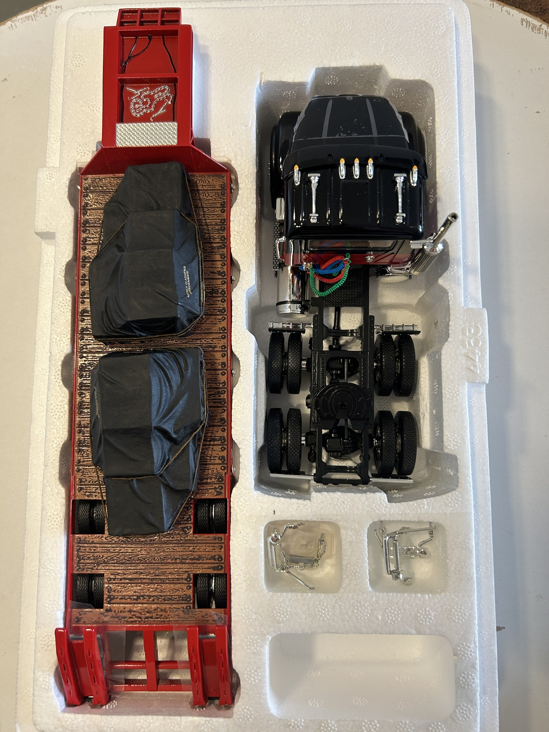 Mack Granite con Rampla Lowboy First Gear 1:34 – Camión americano de carga pesada para coleccionistas y camioneros 10