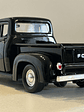 Motormax Ford F-100 Pick Up 1956 Negra 1:24 – Camioneta clásica americana a escala para coleccionistas en Chile - Miniatura 6