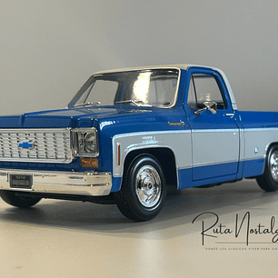Chevrolet C10 Cheyenne Super 1974 azul/blanco – Maisto 1:18 Special Edition pick up clásica americana