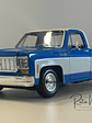 Chevrolet C10 Cheyenne Super 1974 azul/blanco – Maisto 1:18 Special Edition pick up clásica americana - Miniatura 1