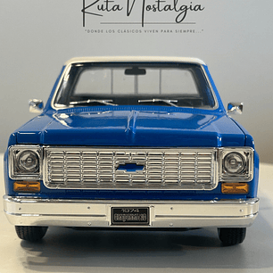 Chevrolet C10 Cheyenne Super 1974 azul/blanco – Maisto 1:18 Special Edition pick up clásica americana