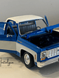 Chevrolet C10 Cheyenne Super 1974 azul/blanco – Maisto 1:18 Special Edition pick up clásica americana - Miniatura 3