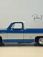 Chevrolet C10 Cheyenne Super 1974 azul/blanco – Maisto 1:18 Special Edition pick up clásica americana - Miniatura 9