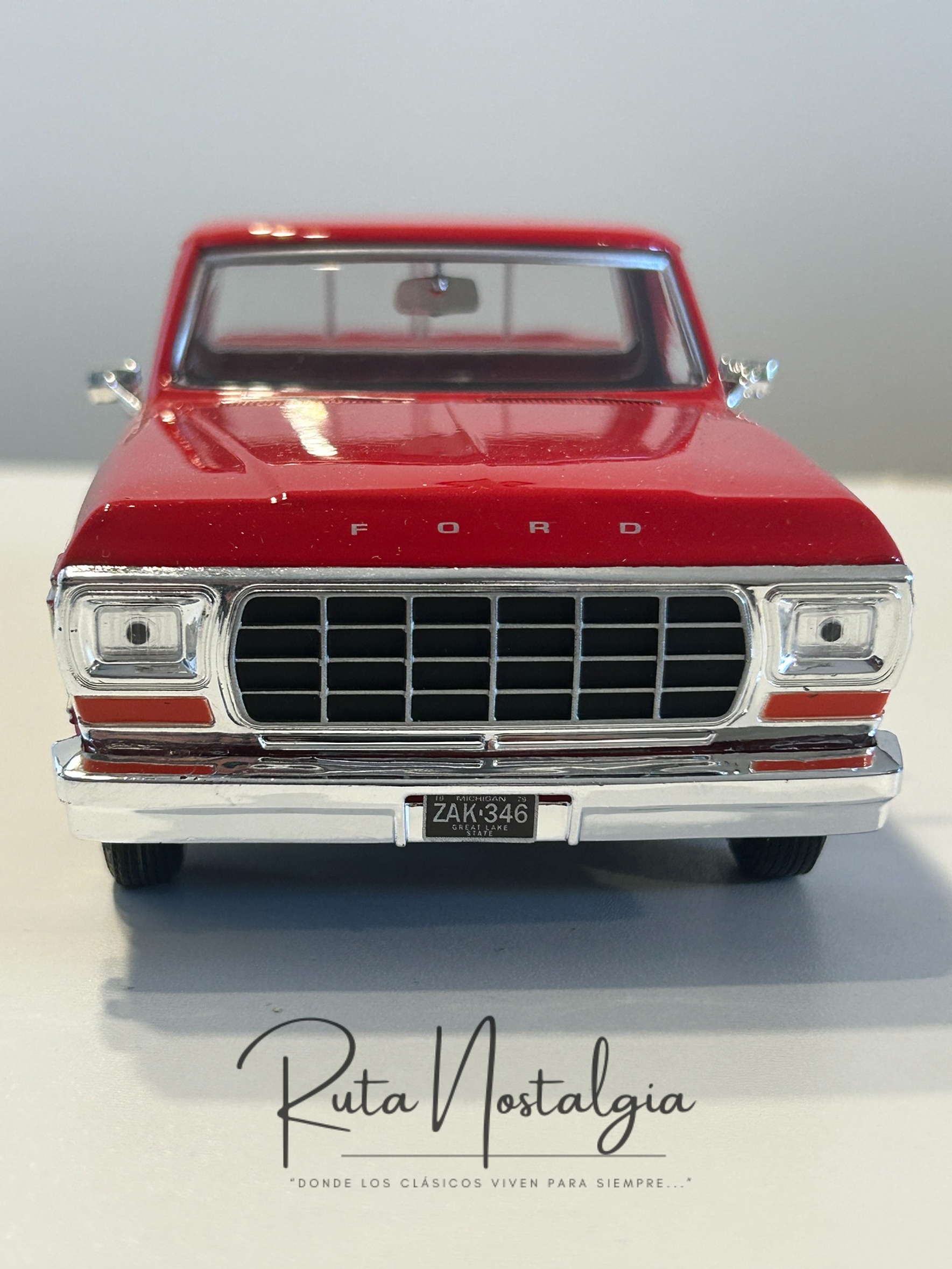Ford F-150 Custom 1979 Motormax 1:24 – Pickup clásica americana para coleccionistas y amantes del transporte  2