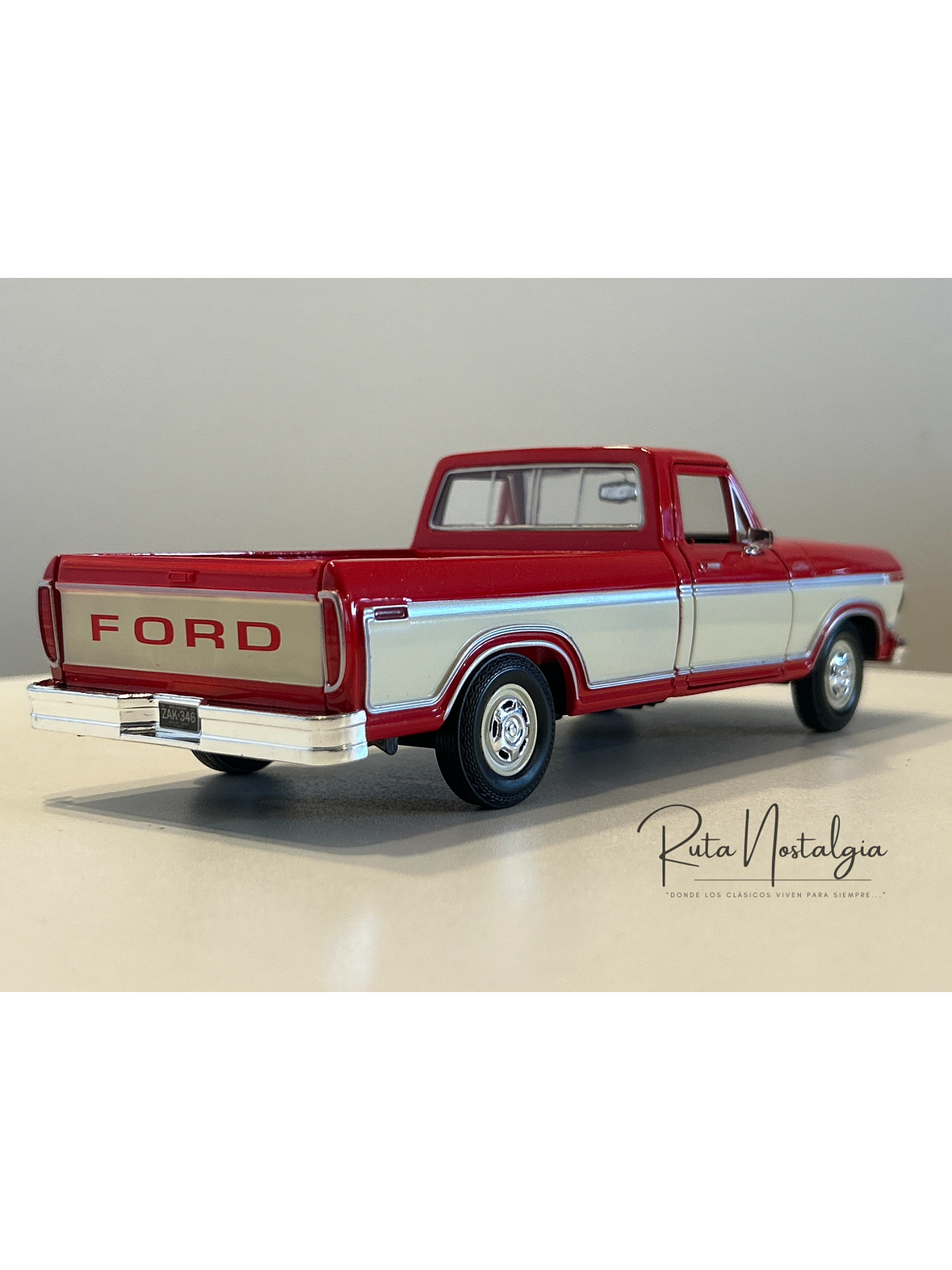 Ford F-150 Custom 1979 Motormax 1:24 – Pickup clásica americana para coleccionistas y amantes del transporte  5