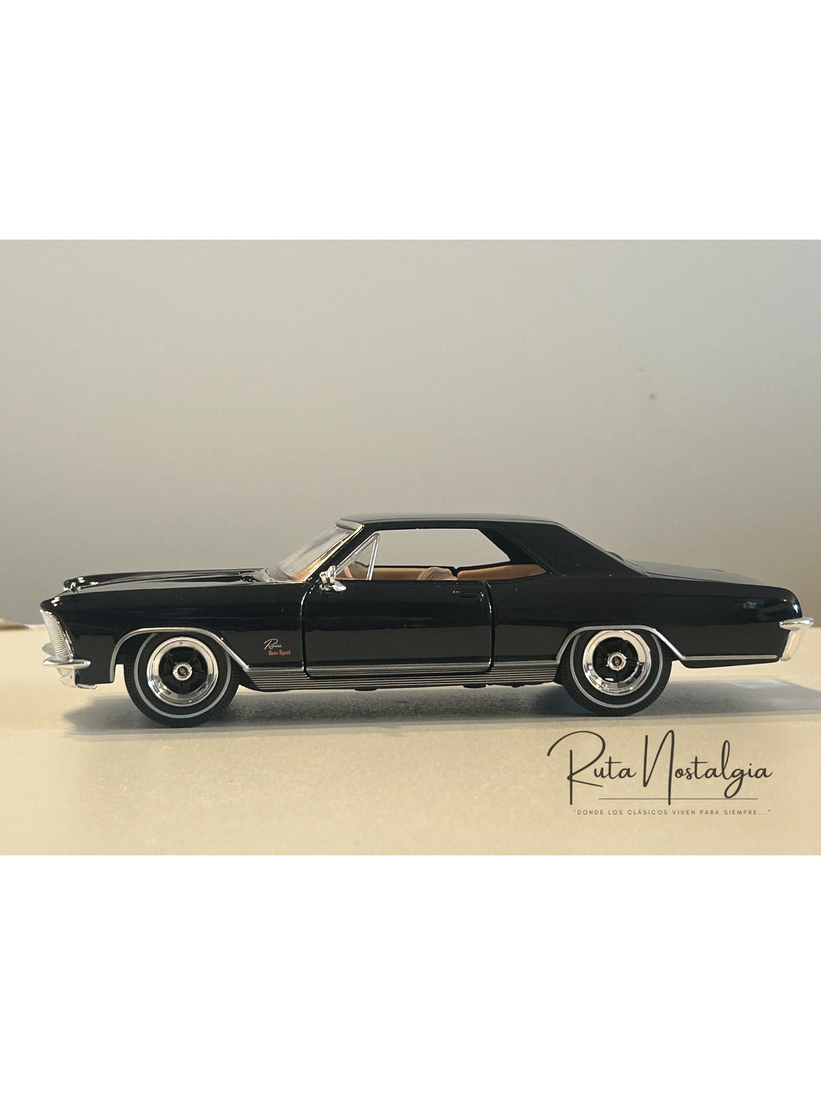Buick Riviera 1965 negro – Maisto Special Edition 1:26 (aprox. 1:24) – Coupé clásico estadounidense a escala 9