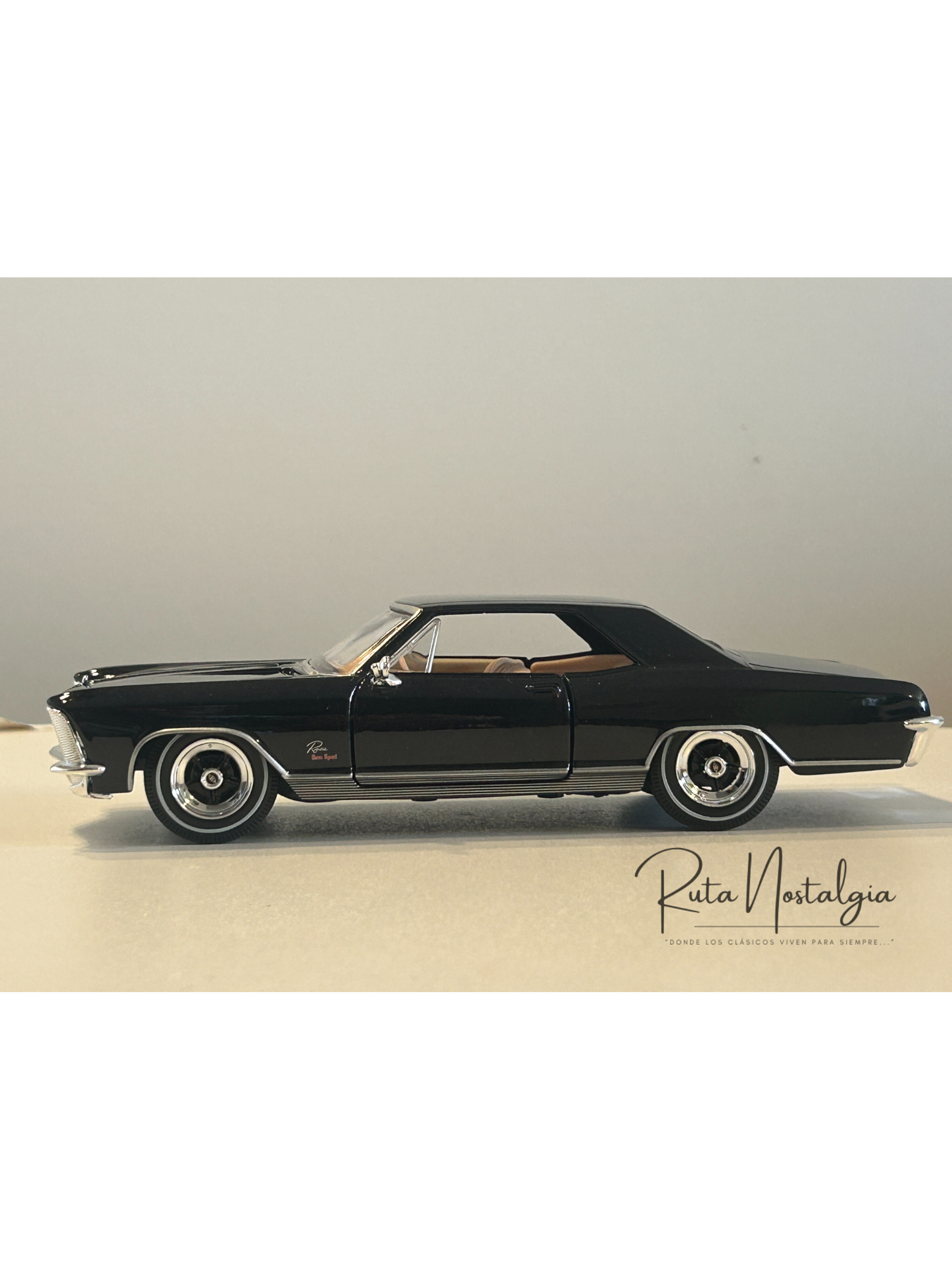 Buick Riviera 1965 negro – Maisto Special Edition 1:26 (aprox. 1:24) – Coupé clásico estadounidense a escala 9
