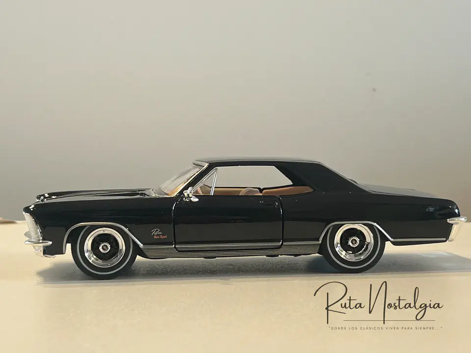 Auto Buick Riviera (1965) | Maisto Escala 1:26 9