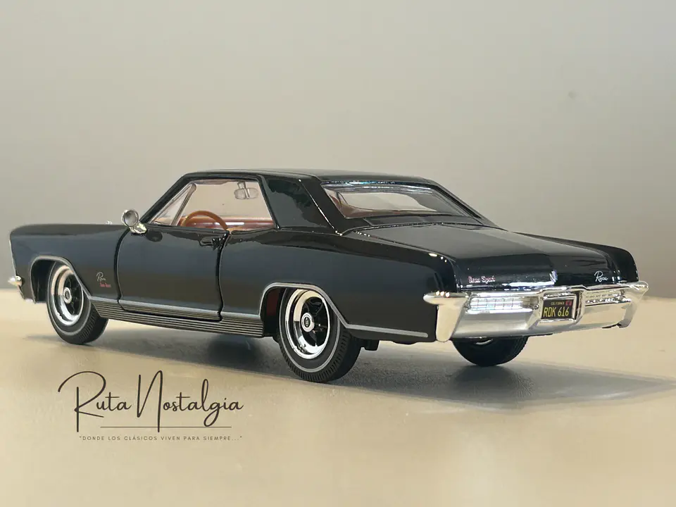 Auto Buick Riviera (1965) | Maisto Escala 1:26 8