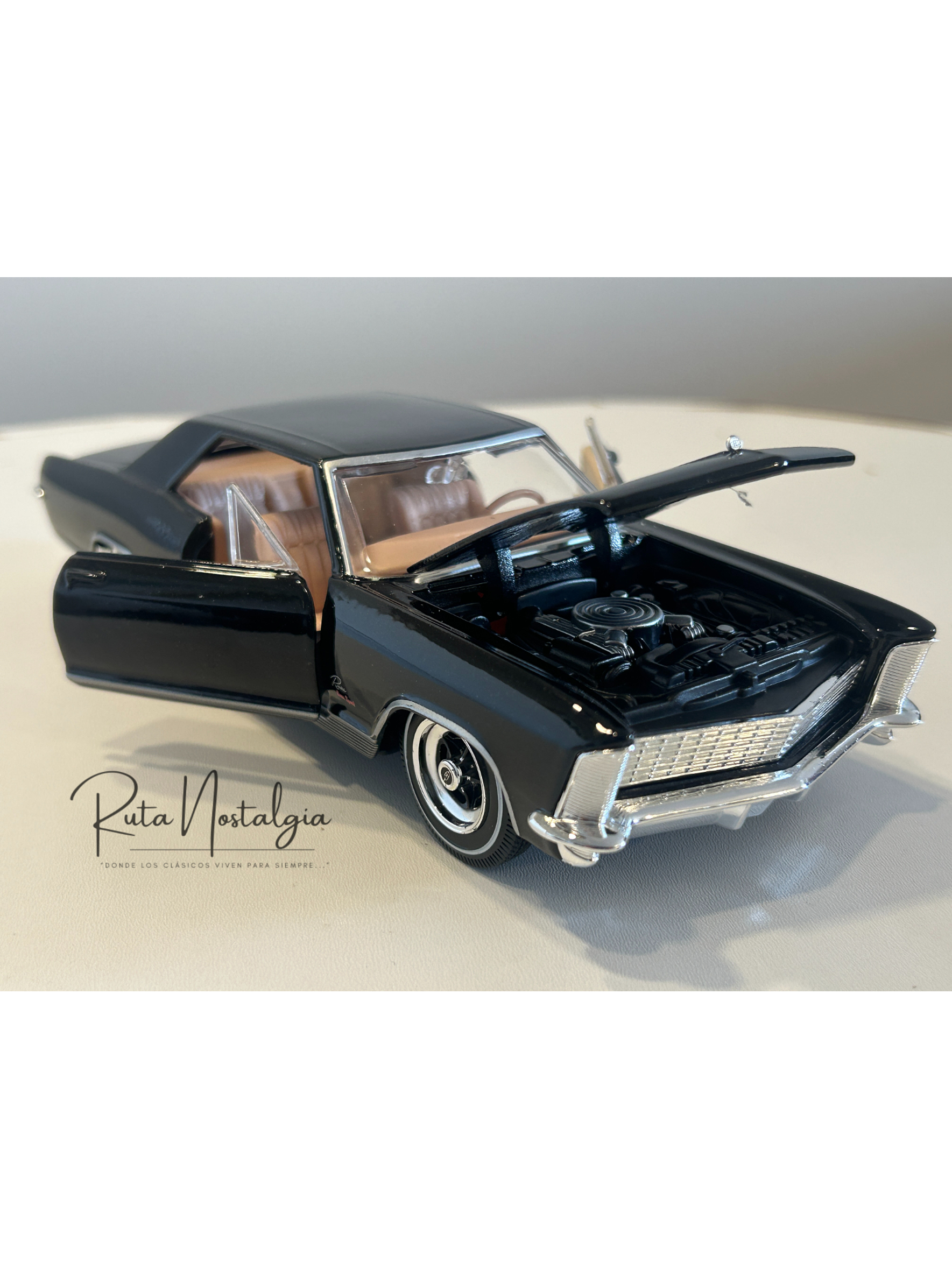 Buick Riviera 1965 negro – Maisto Special Edition 1:26 (aprox. 1:24) – Coupé clásico estadounidense a escala 3