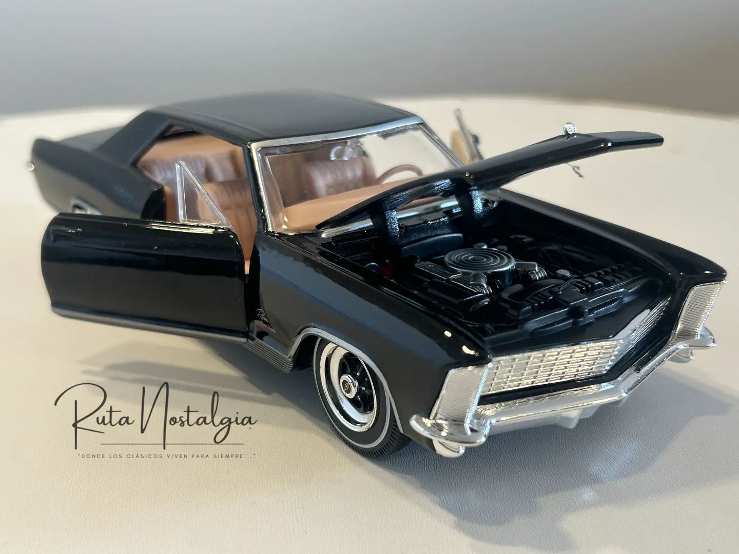 Auto Buick Riviera (1965) | Maisto Escala 1:26 3