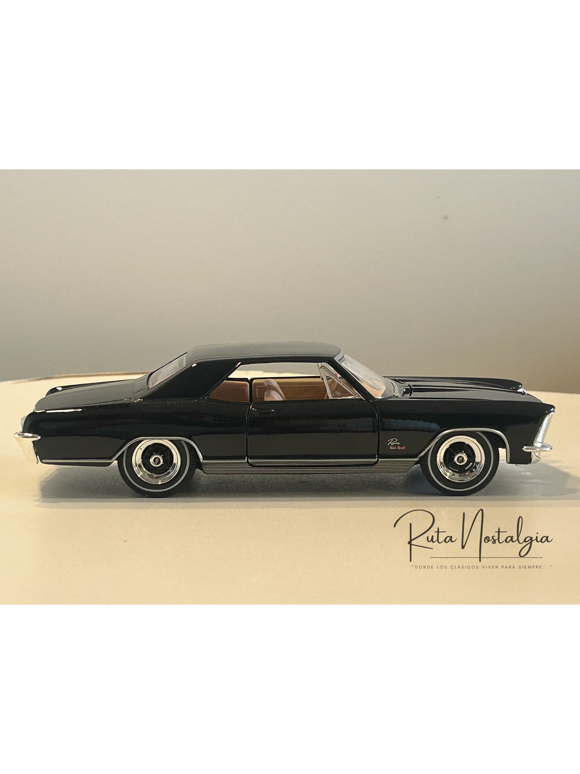 Buick Riviera 1965 negro – Maisto Special Edition 1:26 (aprox. 1:24) – Coupé clásico estadounidense a escala 5