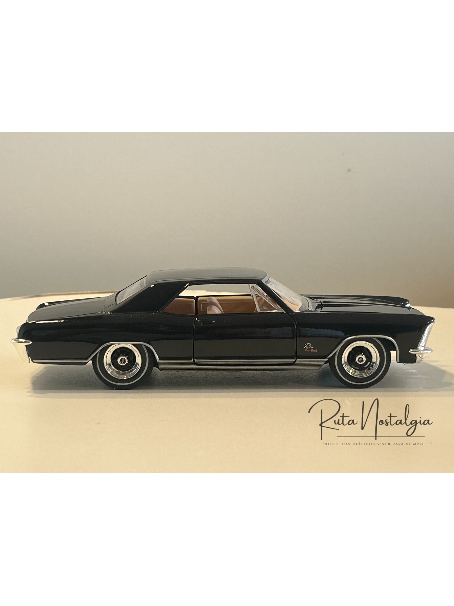 Buick Riviera 1965 negro – Maisto Special Edition 1:26 (aprox. 1:24) – Coupé clásico estadounidense a escala 5