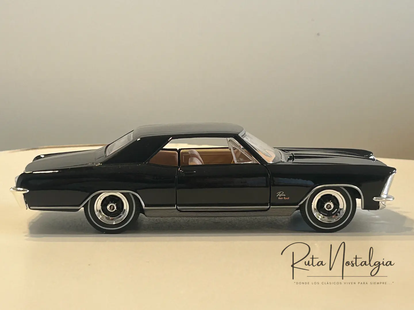 Auto Buick Riviera (1965) | Maisto Escala 1:26 5