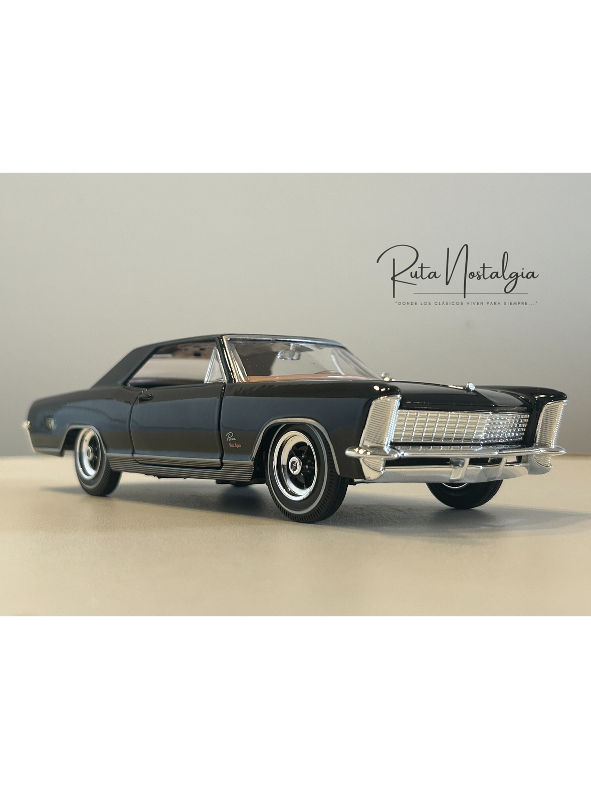 Buick Riviera 1965 negro – Maisto Special Edition 1:26 (aprox. 1:24) – Coupé clásico estadounidense a escala 4