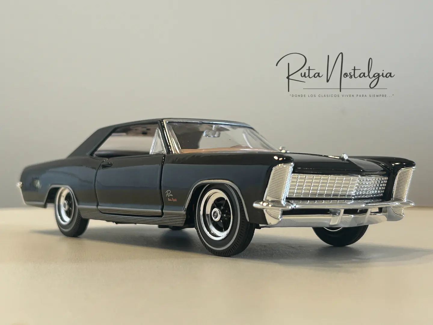 Auto Buick Riviera (1965) | Maisto Escala 1:26 4