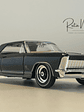 Buick Riviera 1965 negro – Maisto Special Edition 1:26 (aprox. 1:24) – Coupé clásico estadounidense a escala - Miniatura 4