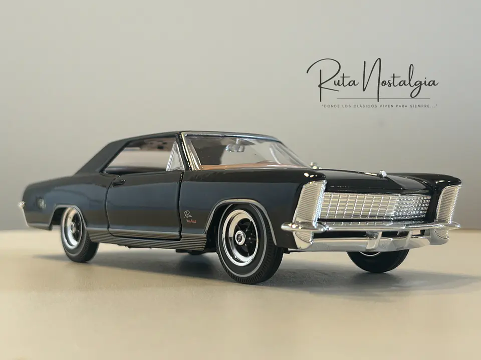 Auto Buick Riviera (1965) | Maisto Escala 1:26 4